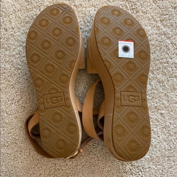 UGG wedges size 9.5 - Picture 5 of 6